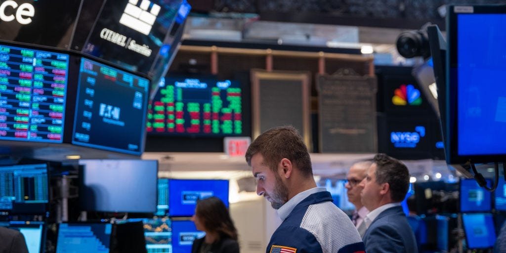 stock-market-today:-us-stocks-tick-higher-as-traders-await-fed-minutes-and-jobs-data