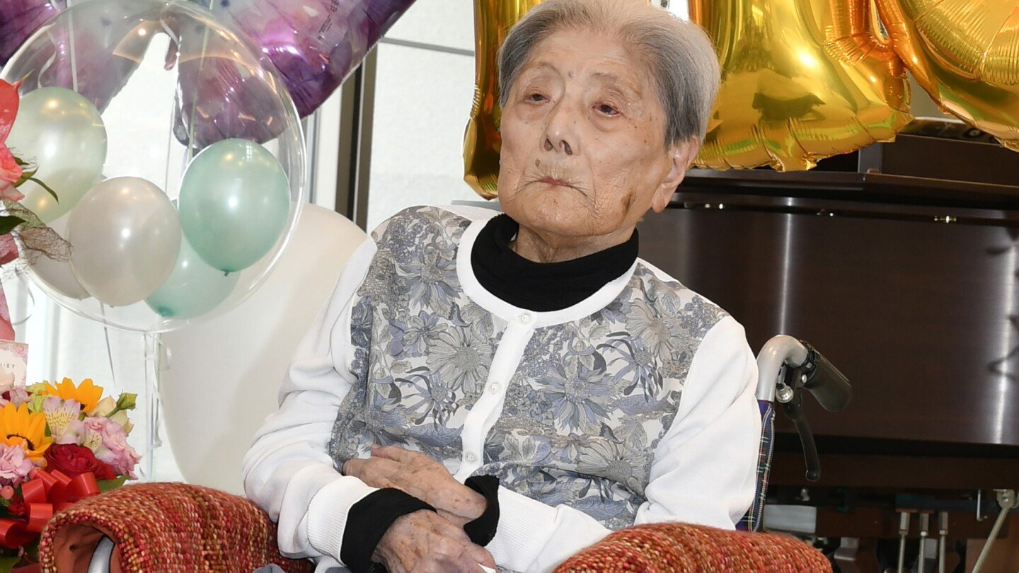 a-japanese-woman-who-loves-bananas-is-now-the-world’s-oldest-person