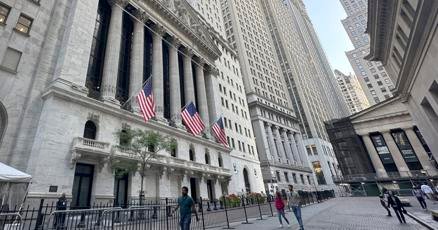 stock-market-today:-wall-street-edges-lower-ahead-of-a-highly-anticipated-speech