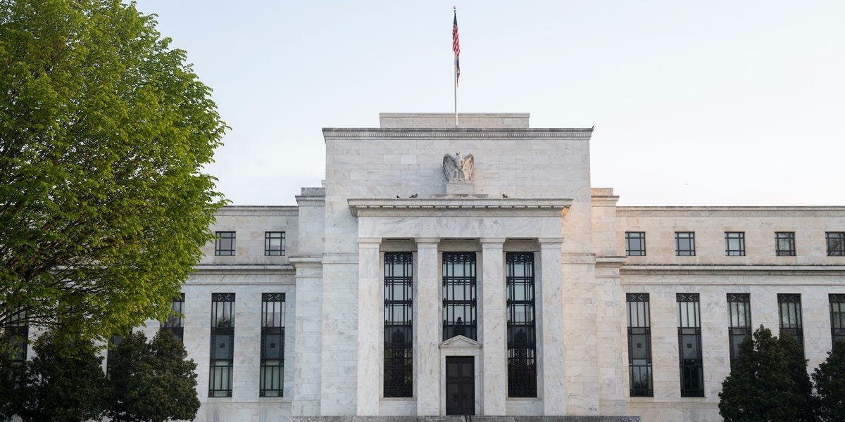 stock-market-today:-dow-rises-462-points-as-stocks-rally-after-powell-says-rate-cuts-are-coming