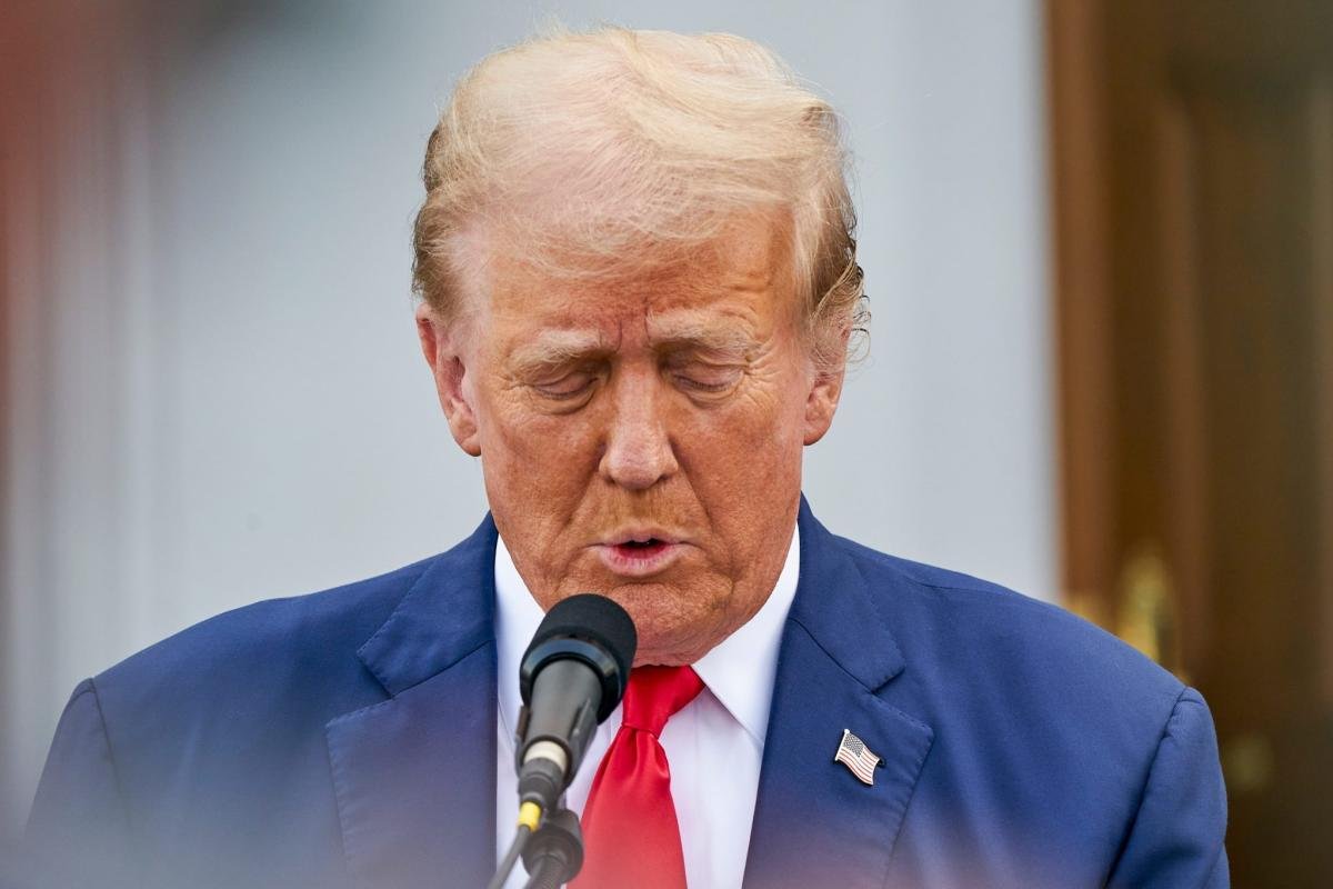 trump-will-soon-be-free-to-tank-his-own-stock