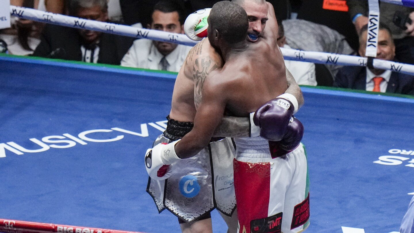 mayweather-goes-the-distance-against-gotti-iii-in-mexico-city