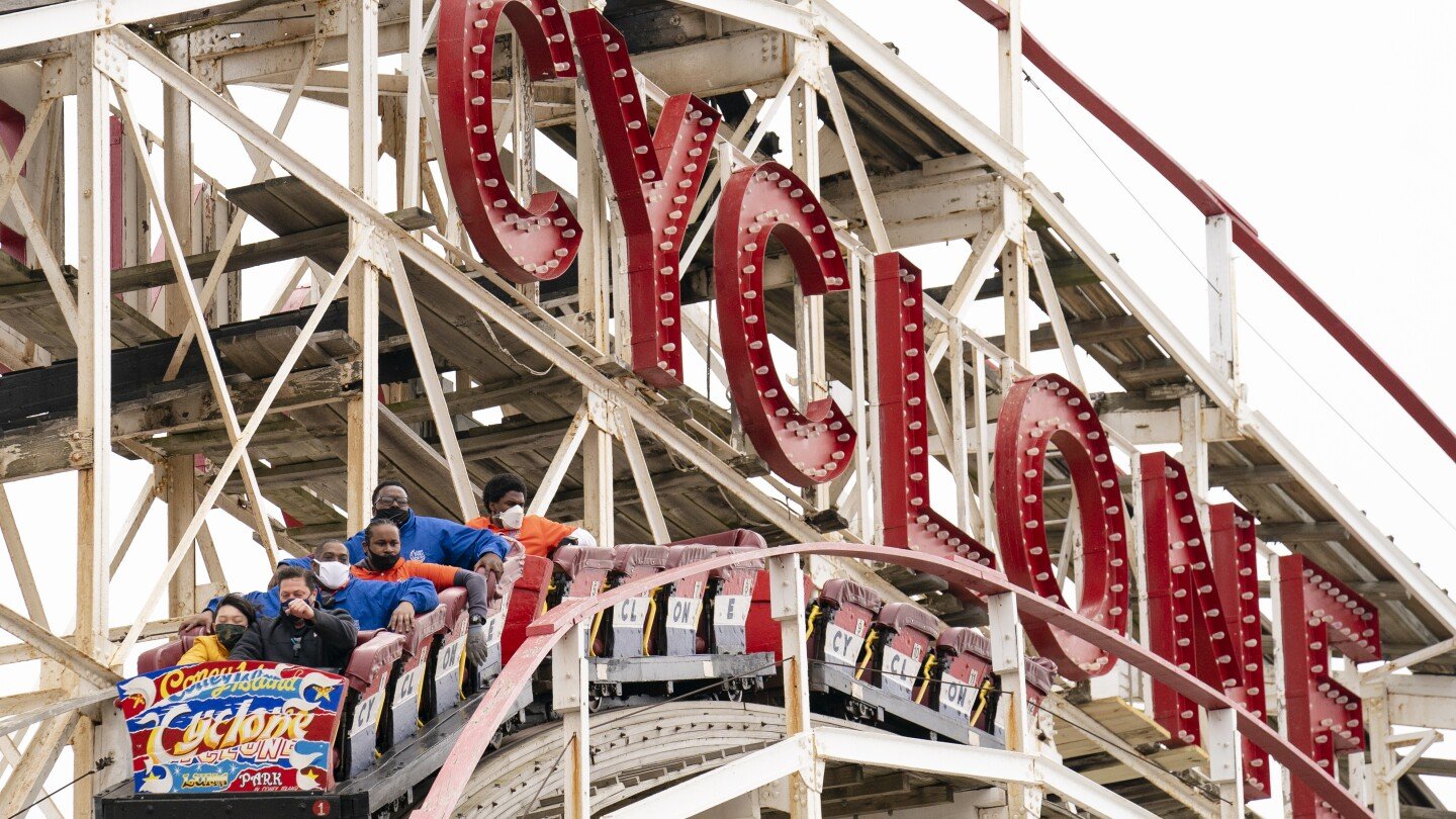 famed-coney-island-cyclone-roller-coaster-is-shut-down-after-mid-ride-malfunction