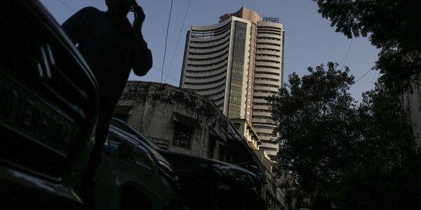 stock-market-live-updates:-sensex,-nifty-poised-for-higher-open,-after-powell’s-dovish-comments