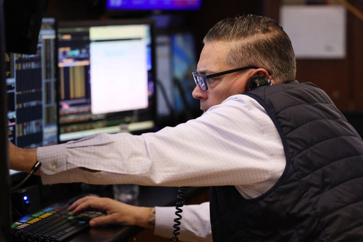 stock-market-today:-us-futures-rise-as-rate-cut-hopes-shift,-with-nvidia-on-horizon