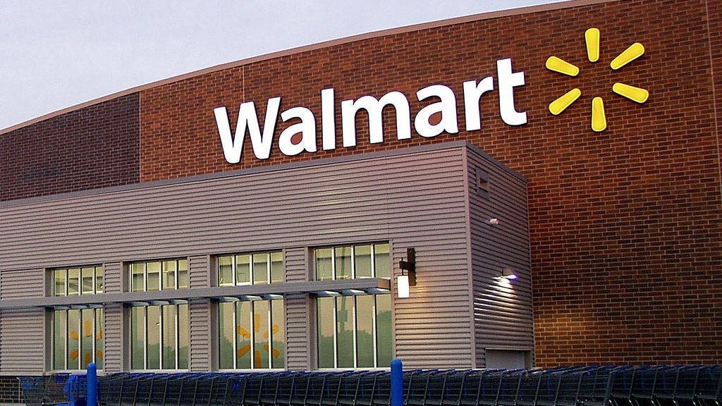 walmart-just-dropped-a-major-hint:-is-a-us.-recession-closer-than-you-think?-home-depot’s-dire-warning-adds-fuel-to-the-fire