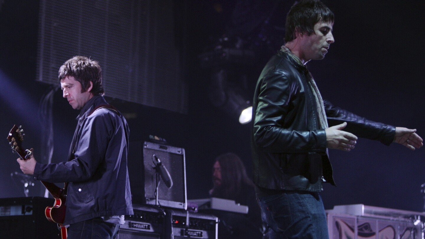 oasis-reunites-for-tour,-ending-15-year-hiatus-during-gallagher-brothers’-feud