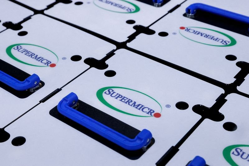 super-micro-computer-(smci)-stock-drops-10%-on-delayed-10-k-filling-by-investing.com