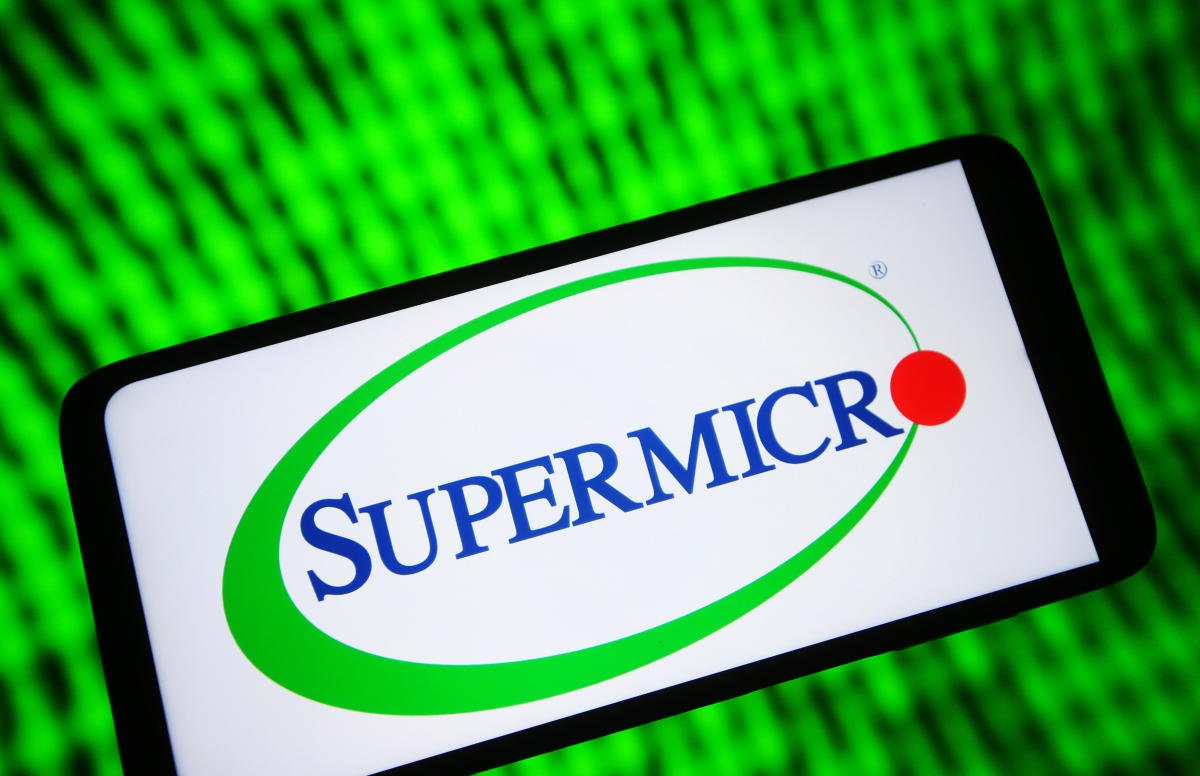 super-micro-stock-plunges-19%-after-company-delays-annual-report-following-short-seller-report