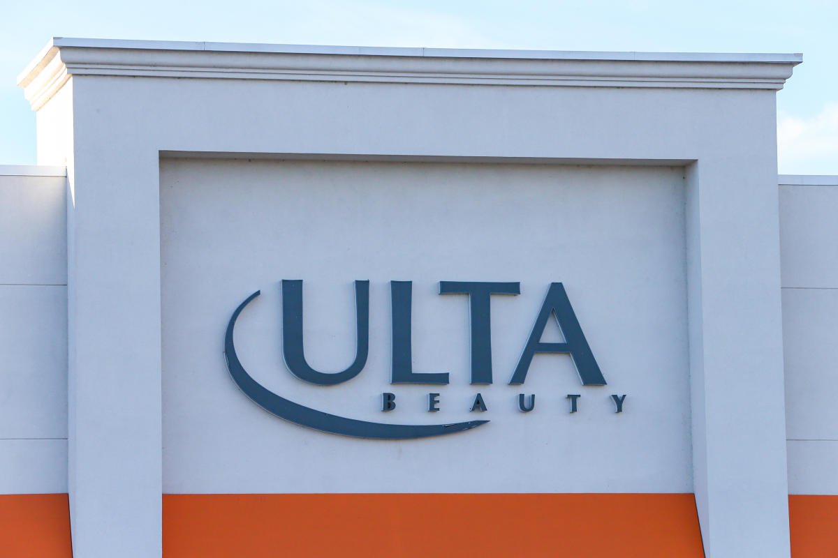 ulta-beauty-reports-disappointing-earnings-after-warren-buffett’s-berkshire-hathaway-takes-stake
