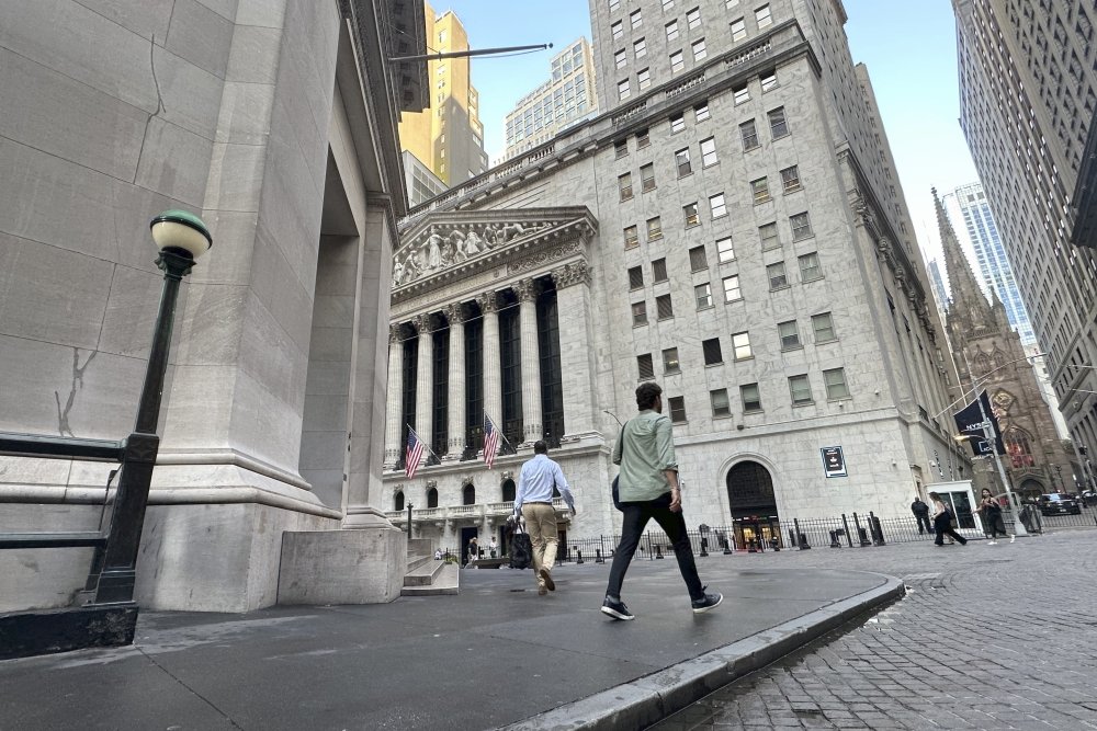 wall-street-climbs-as-s&p-500-closes-out-fourth-straight-winning-month