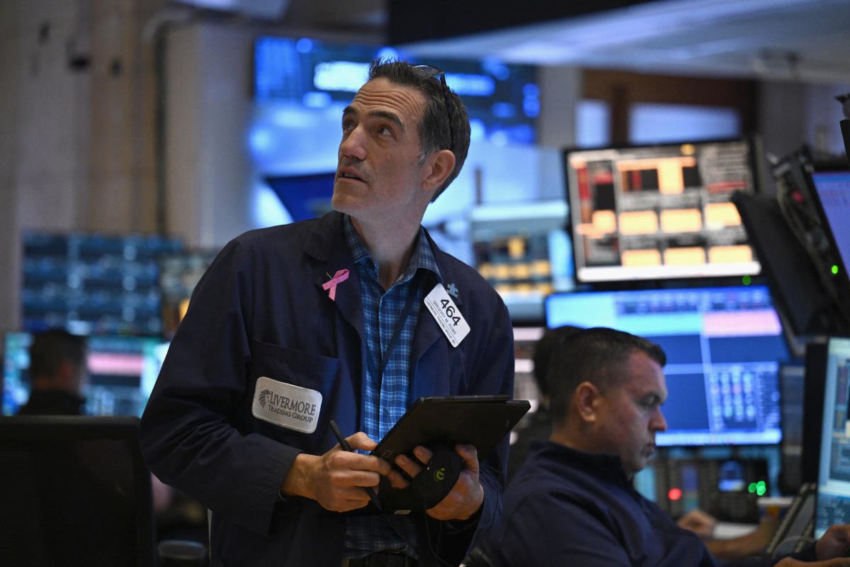 stock-market-today:-s&p-ends-volatile-august-with-4th-straight-winning-month
