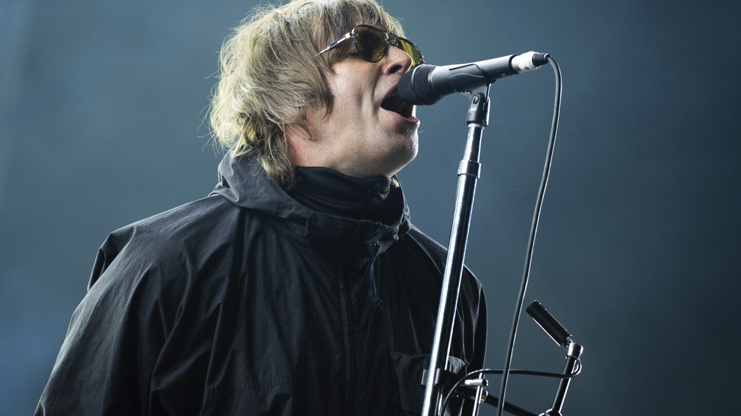 error-messages-and-lengthy-online-queues-greet-fans-scrambling-to-secure-oasis-reunion-tickets