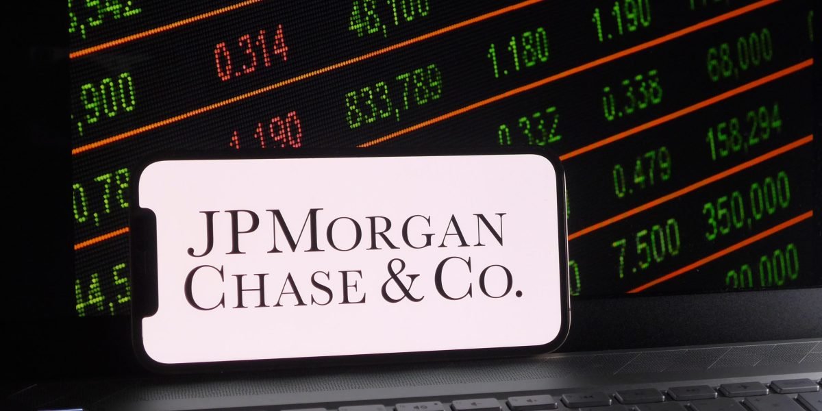 jpmorgan-bear-says-a-fed-rate-cut-may-stall-stock-market-near-record-high