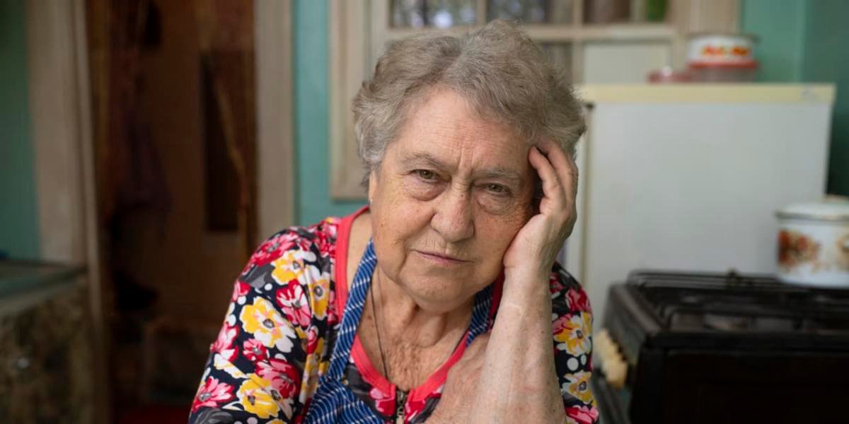 i-give-my-mother’s-ailing-next-door-neighbor-$500-a-month-she-agreed-to-sell-me-her-house,-although-she’ll-continue-to-live-there.-is-this-a-good-plan?