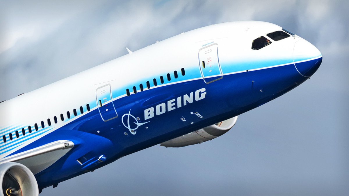 analyst-overhauls-boeing-stock-price-target-as-cash-issues-persist