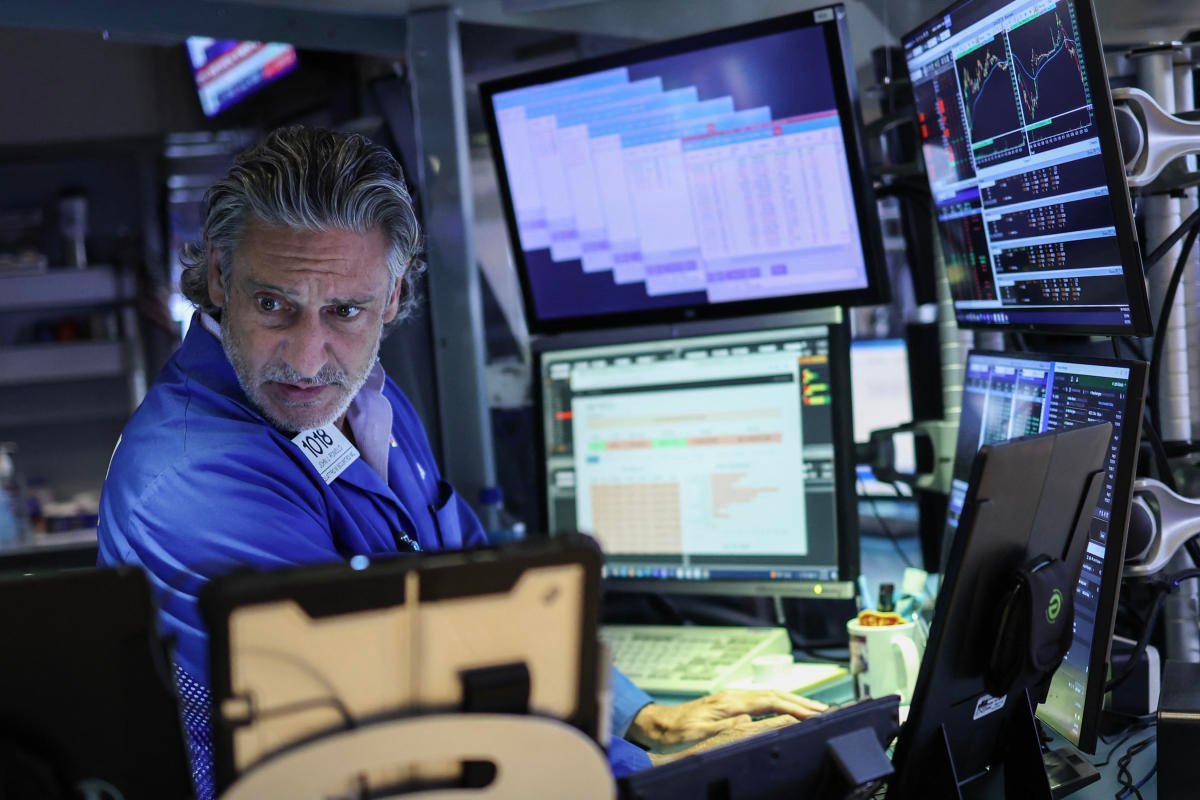 stock-market-today:-us-futures-slide-as-growth-worries-weigh-on-spirits