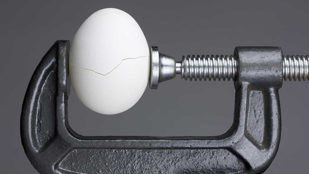 market-fights-at-key-levels,-nvidia-keeps-falling