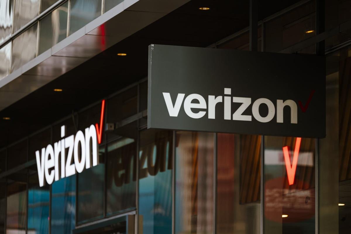 verizon-is-in-talks-to-buy-frontier-communications