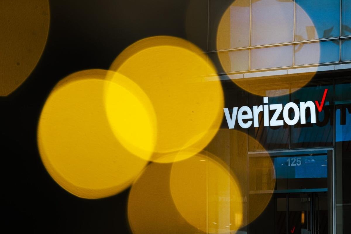 verizon-to-buy-rival-frontier-communications-in-$20-billion-deal