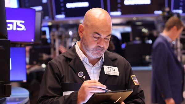 wall-street-today:-us-stocks-mixed-after-labor-market-data