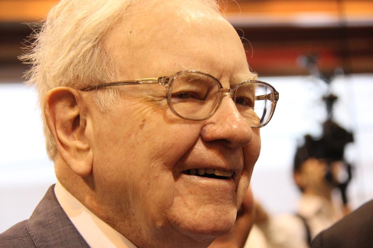 34%-of-warren-buffett’s-$318-billion-portfolio-is-invested-in-these-8-“forever”-stocks