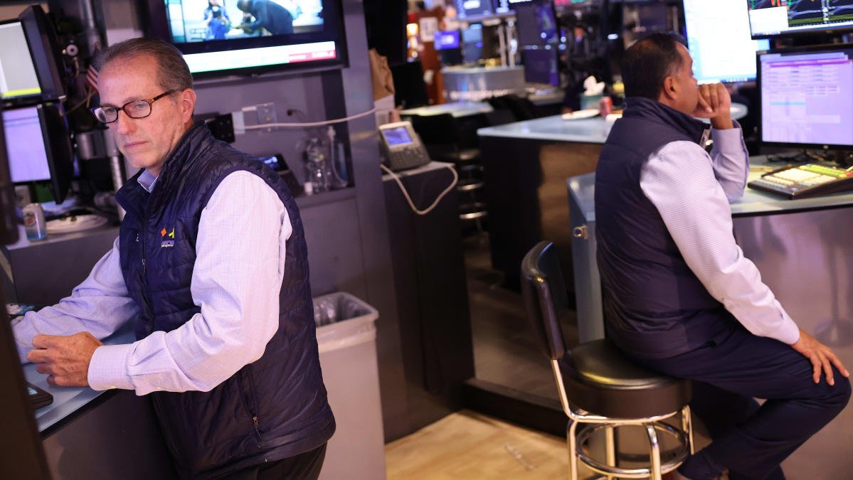 nasdaq,-stocks-drop-further-after-key-jobs-data:-market-close