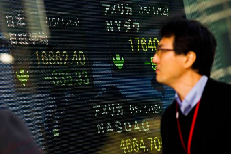 asian-stocks-dip-after-us-presidential-debate;-chinese-shares-at-7-mth-low-by-investing.com