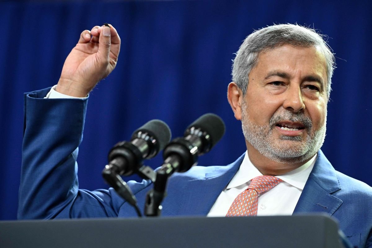 analysts-overhaul-micron-stock-price-targets-amid-post-earnings-slump