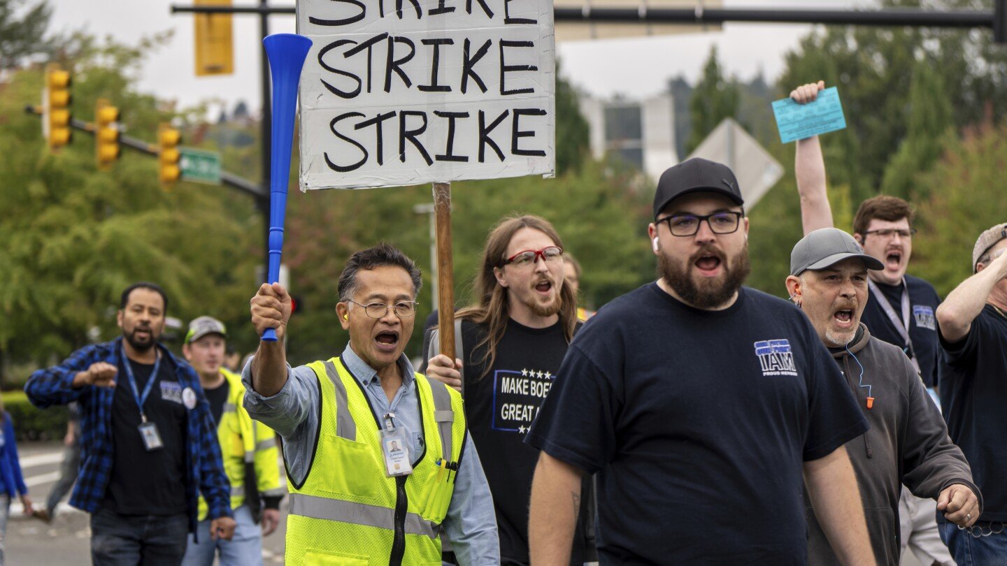 boeing-machinists-vote-to-strike-after-rejecting-pay-increases-of-25%-over-4-years
