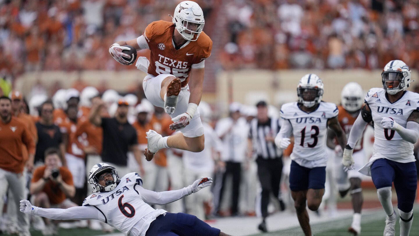 texas-on-top!-longhorns-take-over-at-no.-1-in-ap-top-25-for-first-time-in-16-years,-jumping-georgia