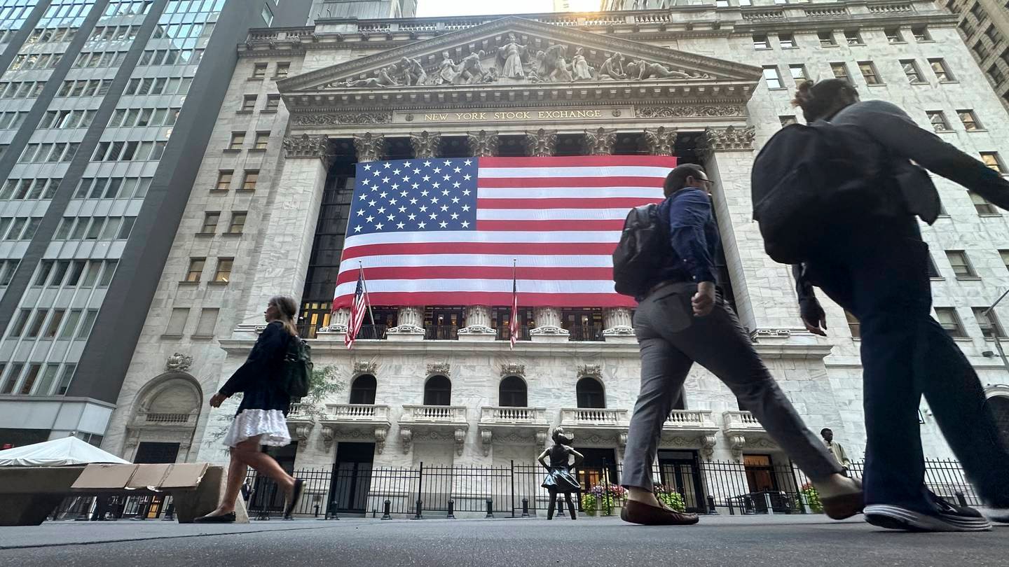 stock-market-today:-dow-rises-toward-record-as-most-of-wall-street-drifts-in-mixed-trading