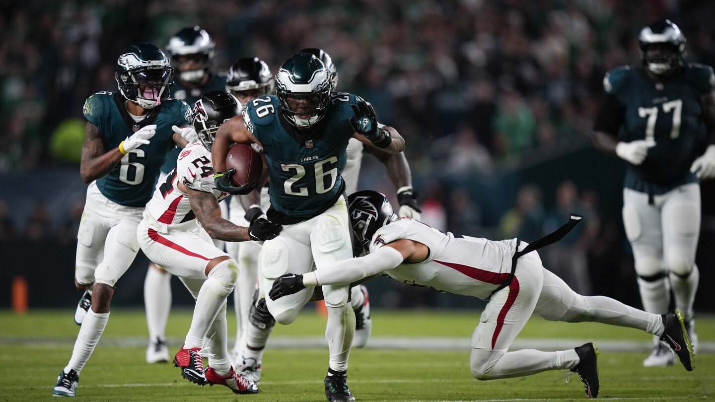 barkley’s-pivotal-drop-late-in-4th-quarter-burns-eagles-in-22-21-loss-to-atlanta-falcons