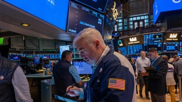 wall-street-today:-us-stocks-gain-after-retail-sales-data,-federal-reserve-in-focus