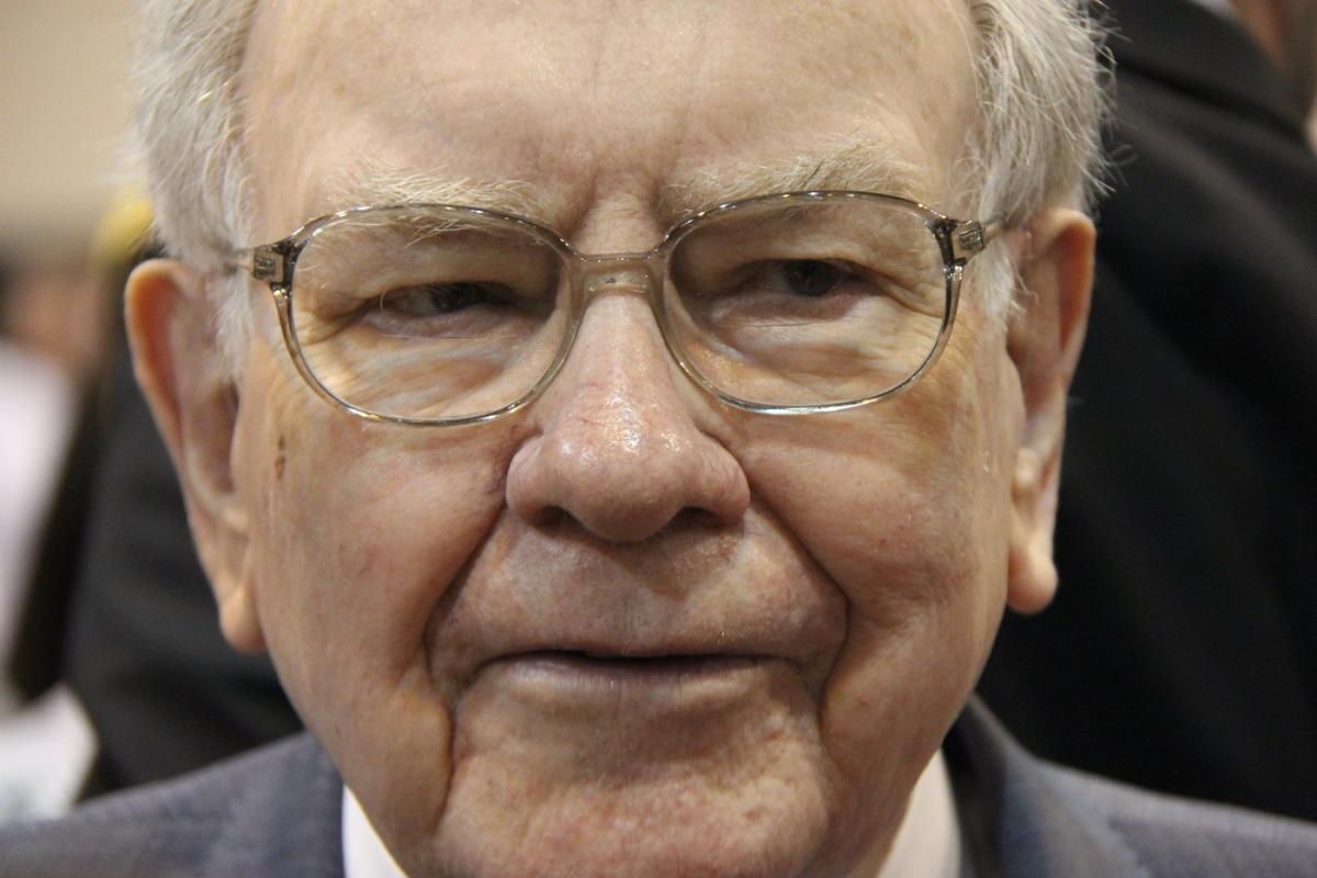 billionaires-warren-buffett,-david-tepper,-and-terry-smith-are-sending-a-very-clear-warning-to-wall-street-—-are-you-paying-attention?