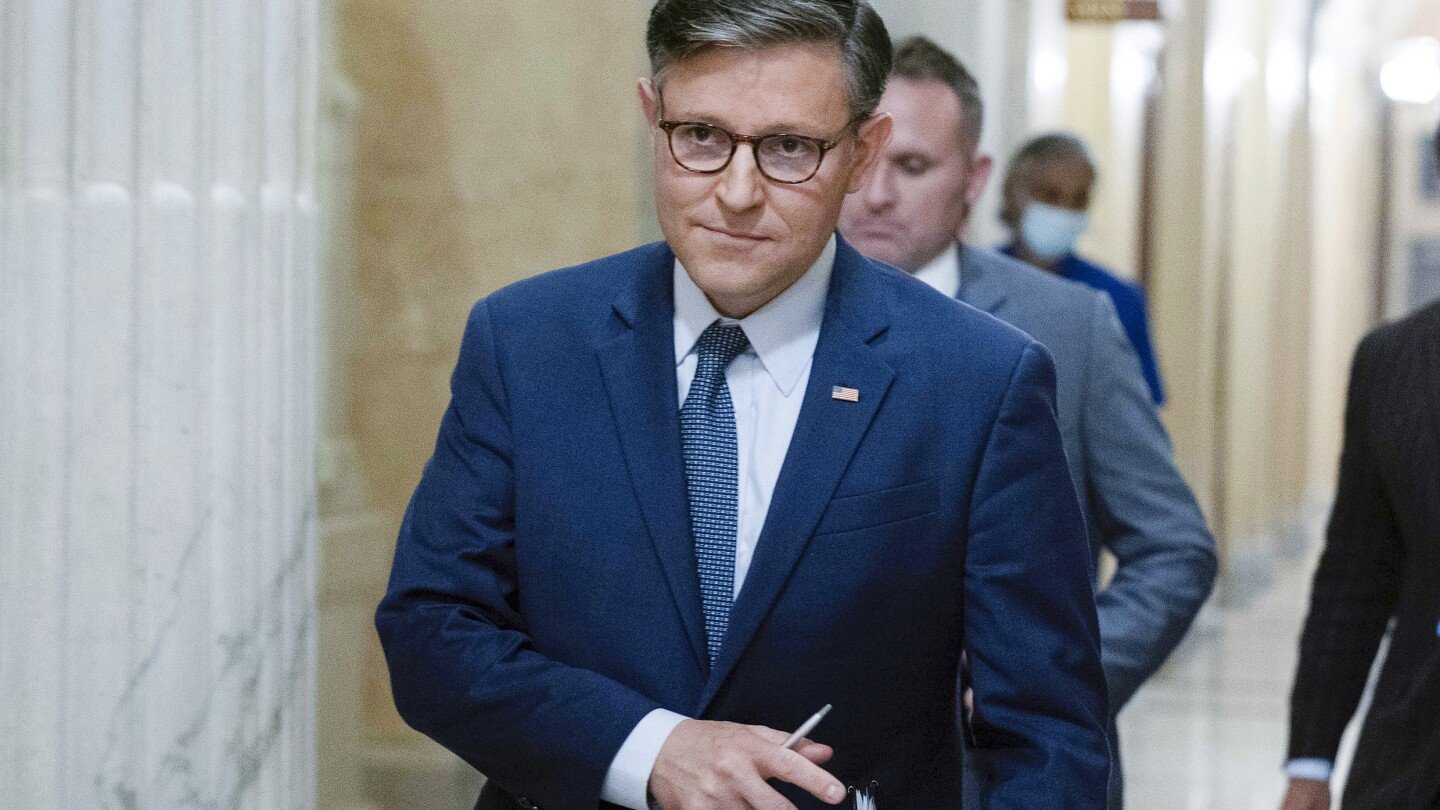 spending-deal-averts-a-possible-federal-shutdown-and-funds-the-government-into-december