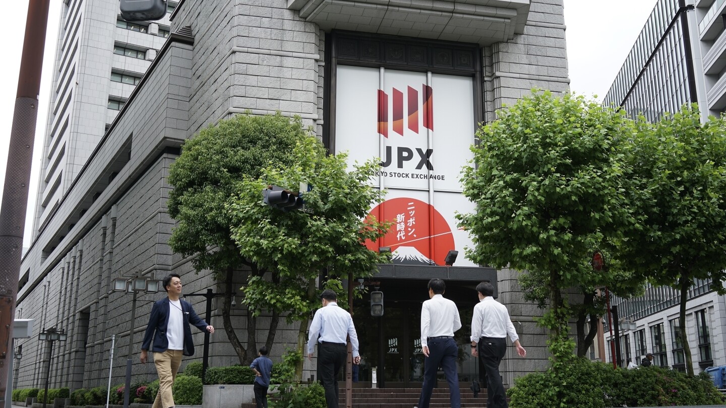 asian-stocks-climb-after-wall-street-closes-its-record-setting-week-mixed