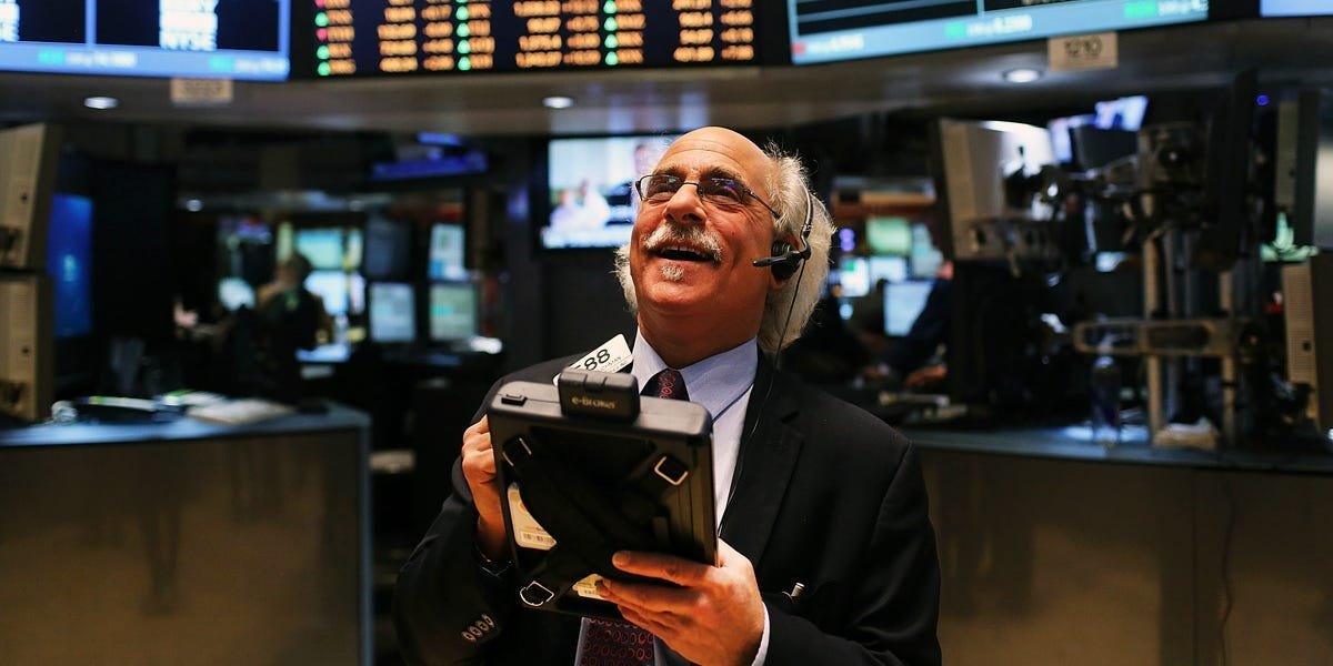 stock-market-today:-dow-ends-at-a-record-high-as-markets-see-rising-odds-of-another-big-rate-cut