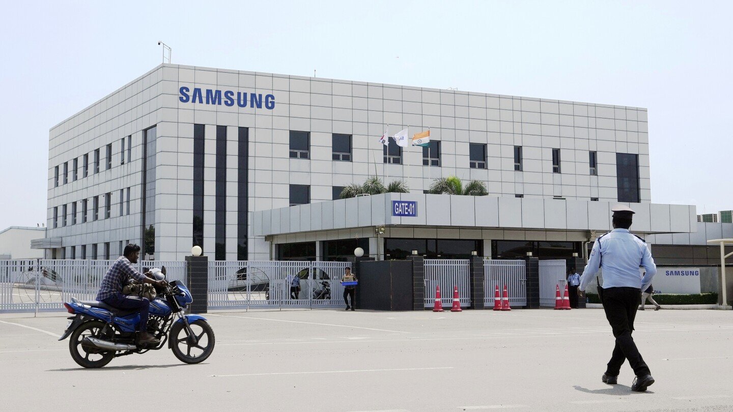 strike-by-more-than-1,000-samsung-workers-enters-a-third-week-in-india
