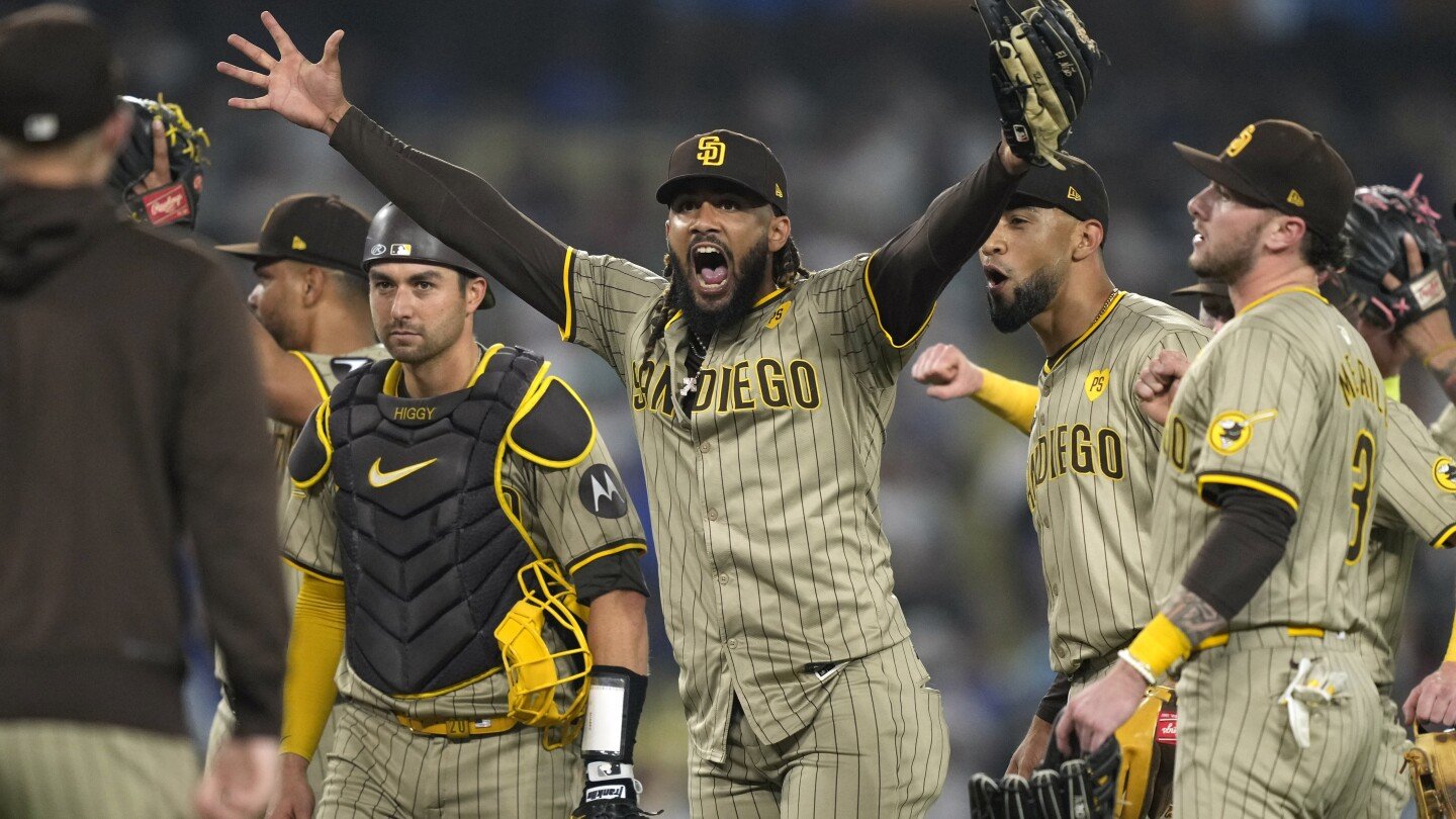 padres-turn-triple-play-to-clinch-playoff-spot-with-4-2-win-over-dodgers