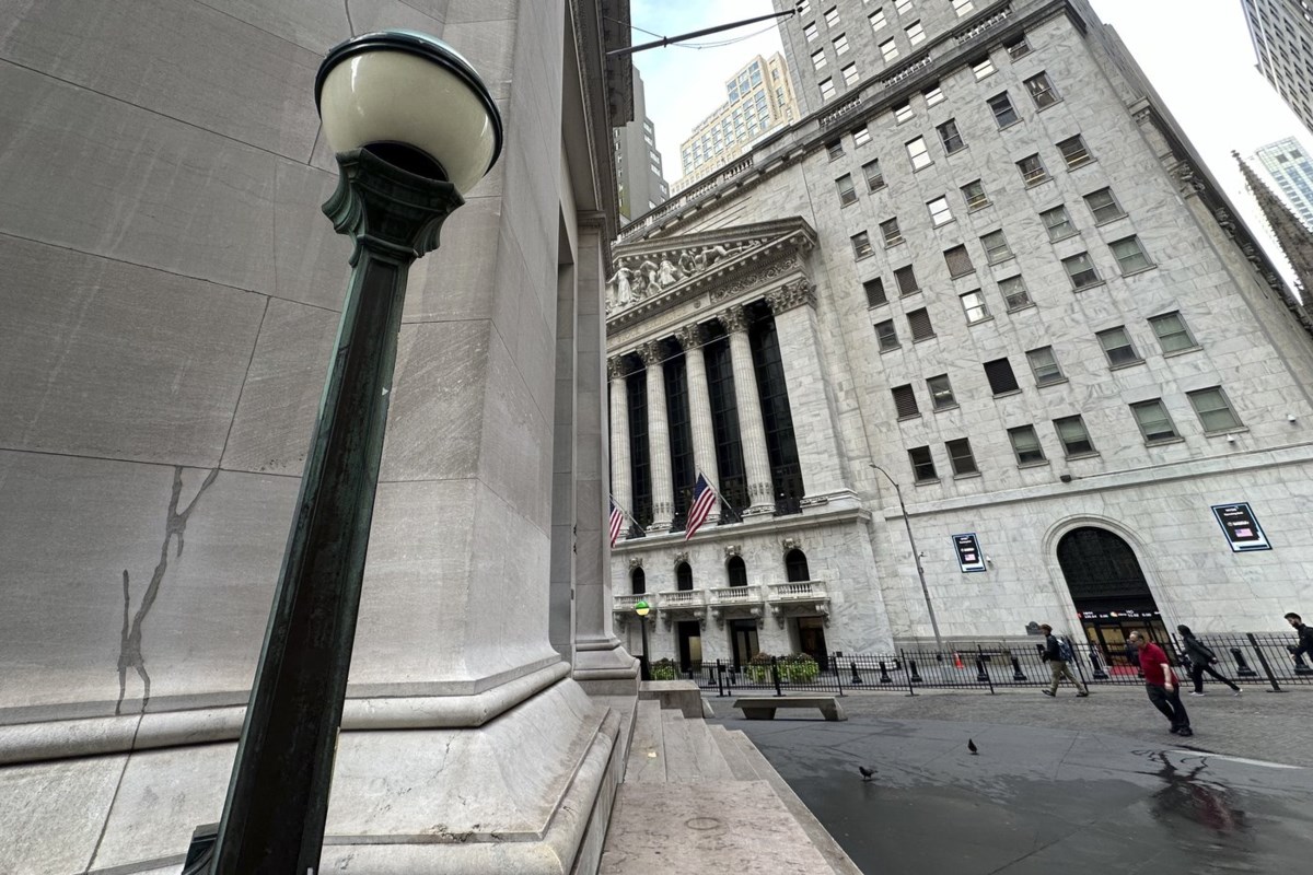 stock-market-today:-wall-street-climbs-toward-more-records