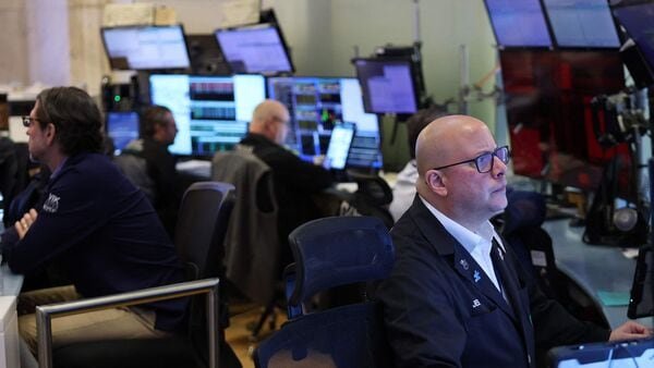 wall-street-today:-us-stocks-edge-higher-after-micron’s-upbeat-forecast-on-robust-ai-demand