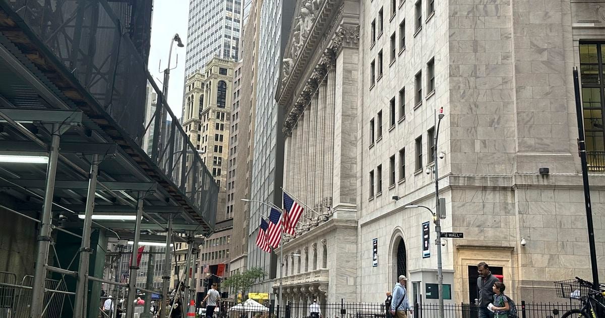 stock-market-today:-wall-street-hangs-near-its-records-as-chinese-stocks-close-a-monster-week