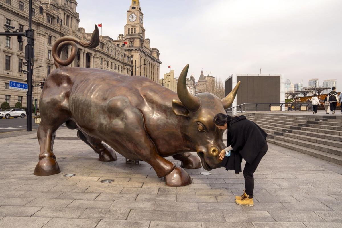 chinese-stocks-soar-most-since-2015,-heading-for-bull-market