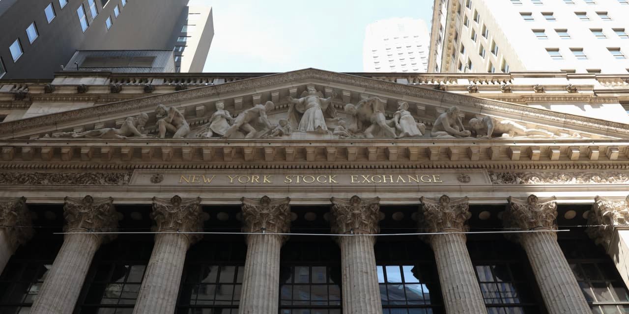 stock-market-today:-dow-drifts-lower-ahead-of-remarks-by-powell-as-heavy-data-week-gets-under-way