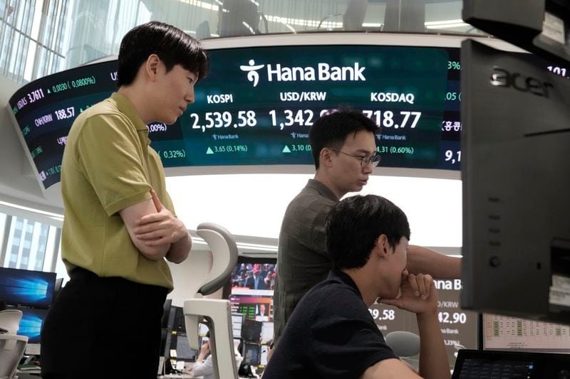 Currency traders watch monitors at the foreign exchange dealing room of the KEB Hana Bank headquarters in Seoul, South Korea, Tuesday, Sept. 10, 2024. (AP Photo/Ahn Young-joon)