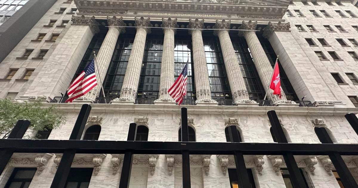 stock-market-today:-wall-street-ticks-quietly-lower-as-markets-await-an-array-of-labor-market-data