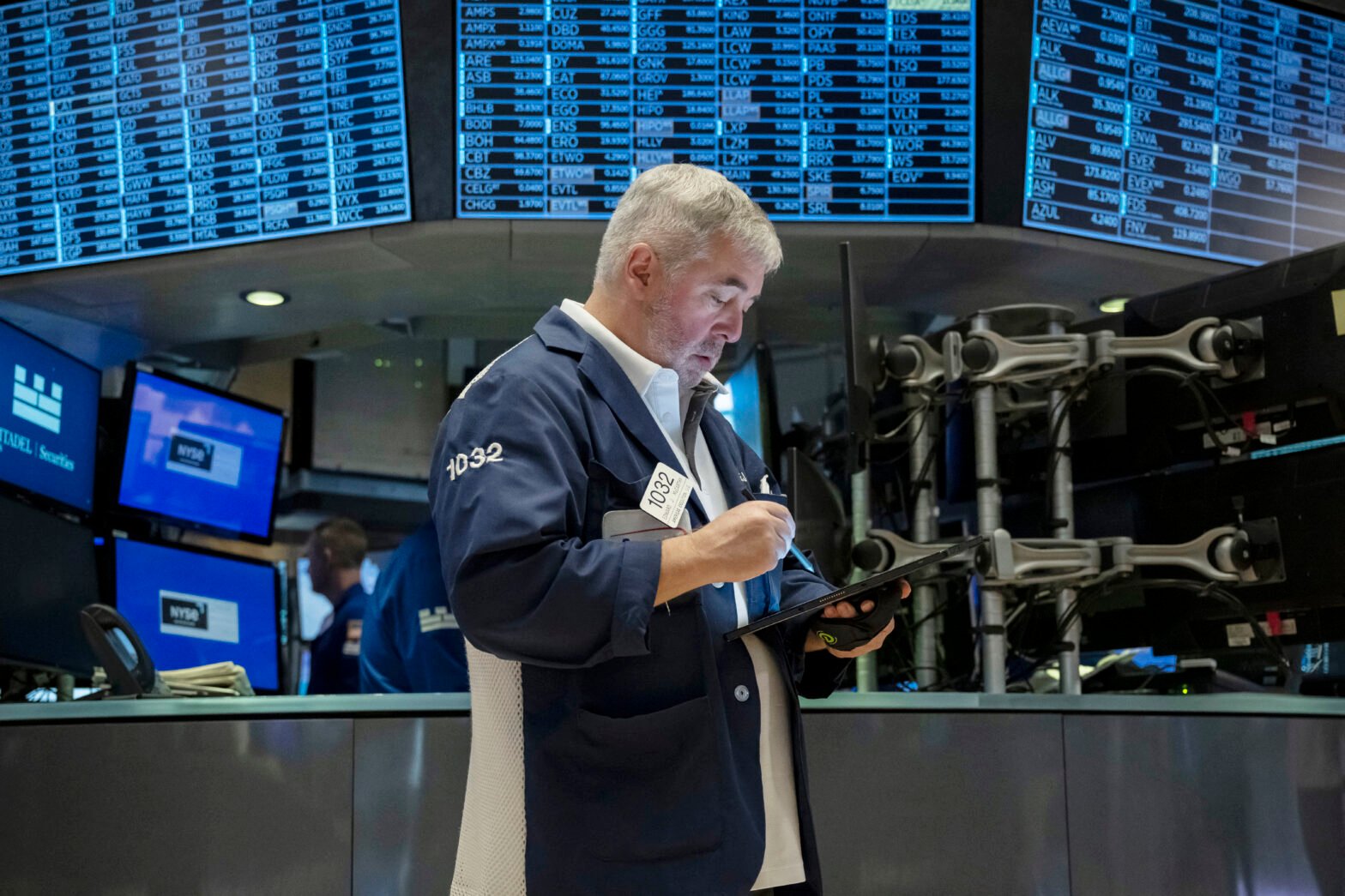 why-gen-z-bets-big-while-boomers-play-it-safe:-a-generational-breakdown-of-market-returns