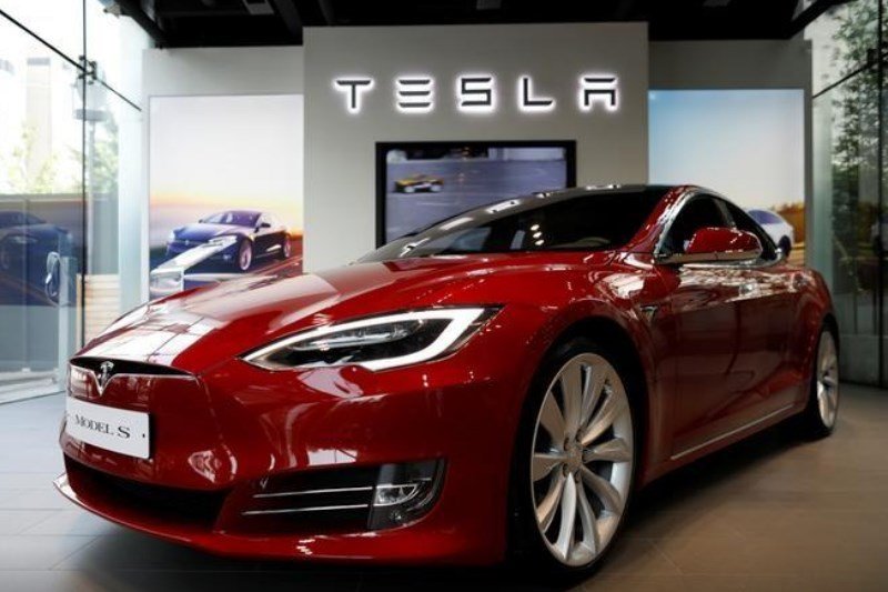 tesla-plans-$800-million-debt-sale-backed-by-prime-leases,-bloomberg-news-reports-by-reuters