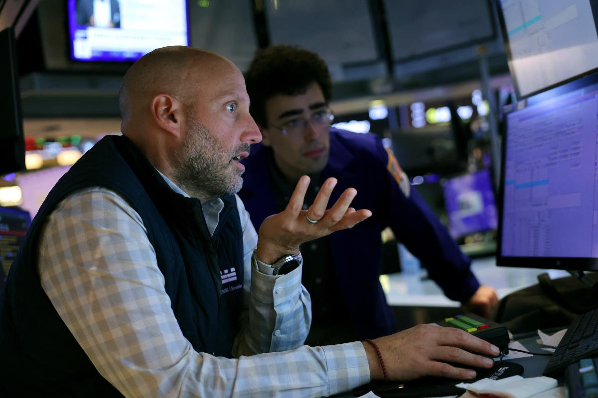 stock-market-today:-dow-futures-slip-with-stocks-in-retreat-as-investors-rethink-rate-cut-bets